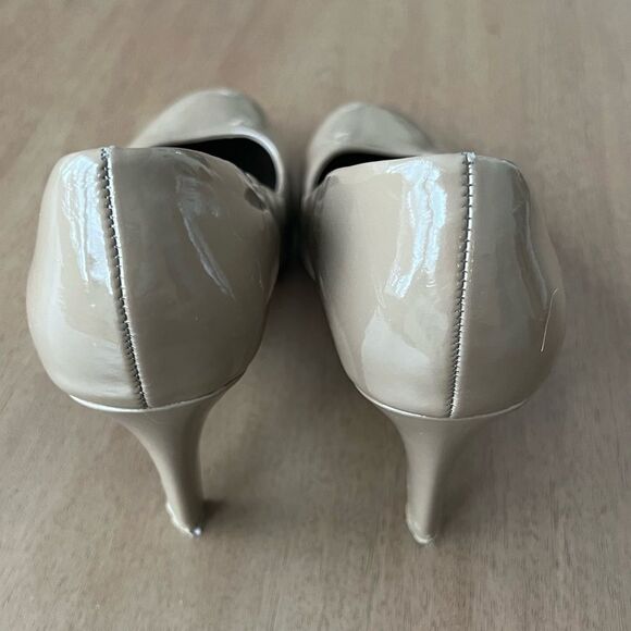 😊 3/$30 patent leather-like 3" heel round toe pumps Women's 8 TAUPE - Picture 11 of 13